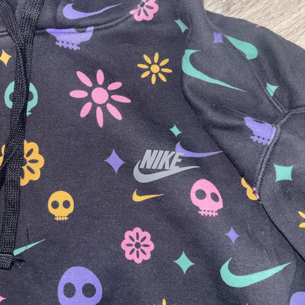 Men’s Nike Hoodie - Picture 2 of 3